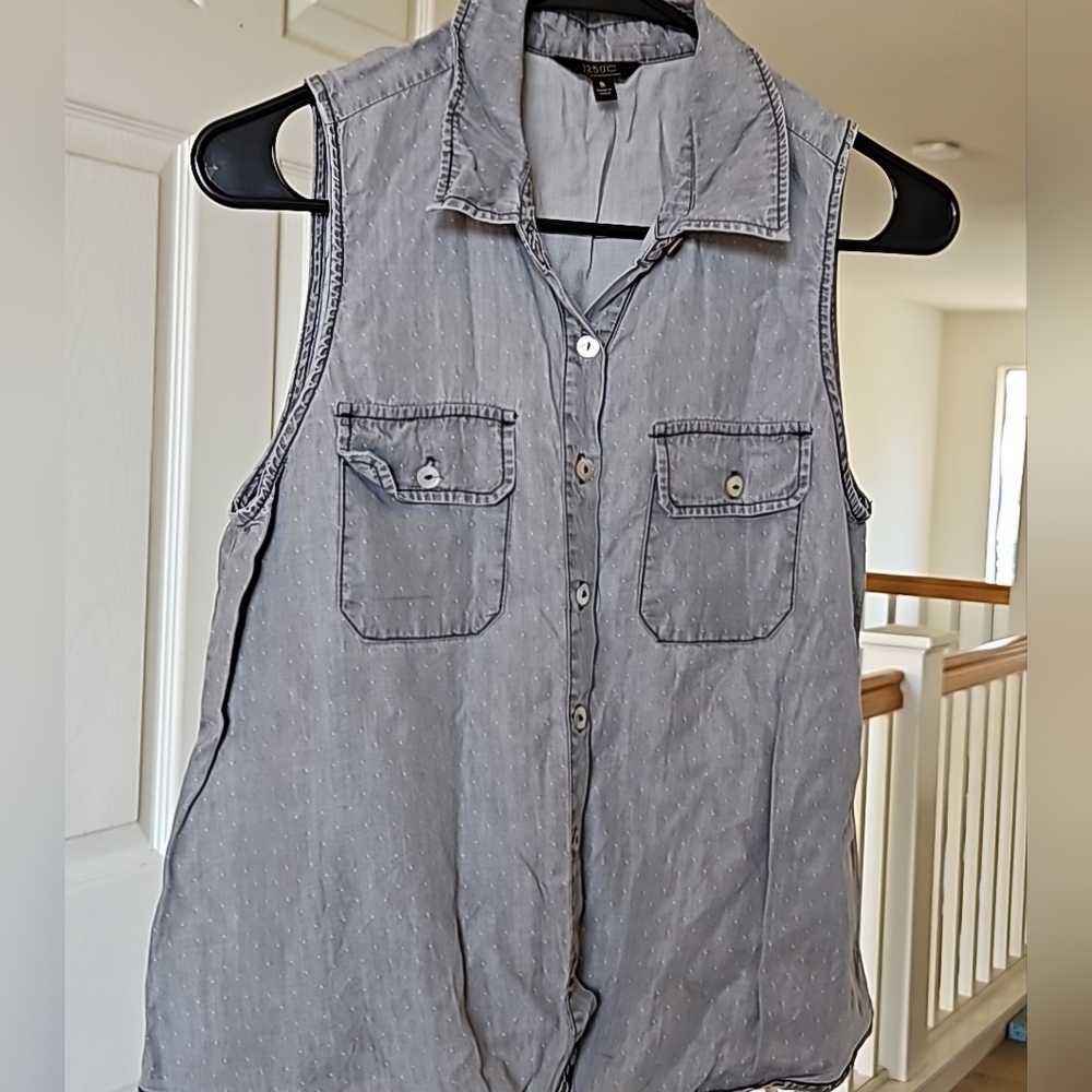 1250°C Sleeveless Top Size Small